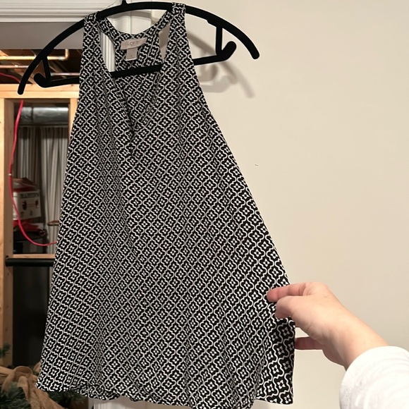 The Loft lined tank top with pleated column in back. - Picture 3 of 9